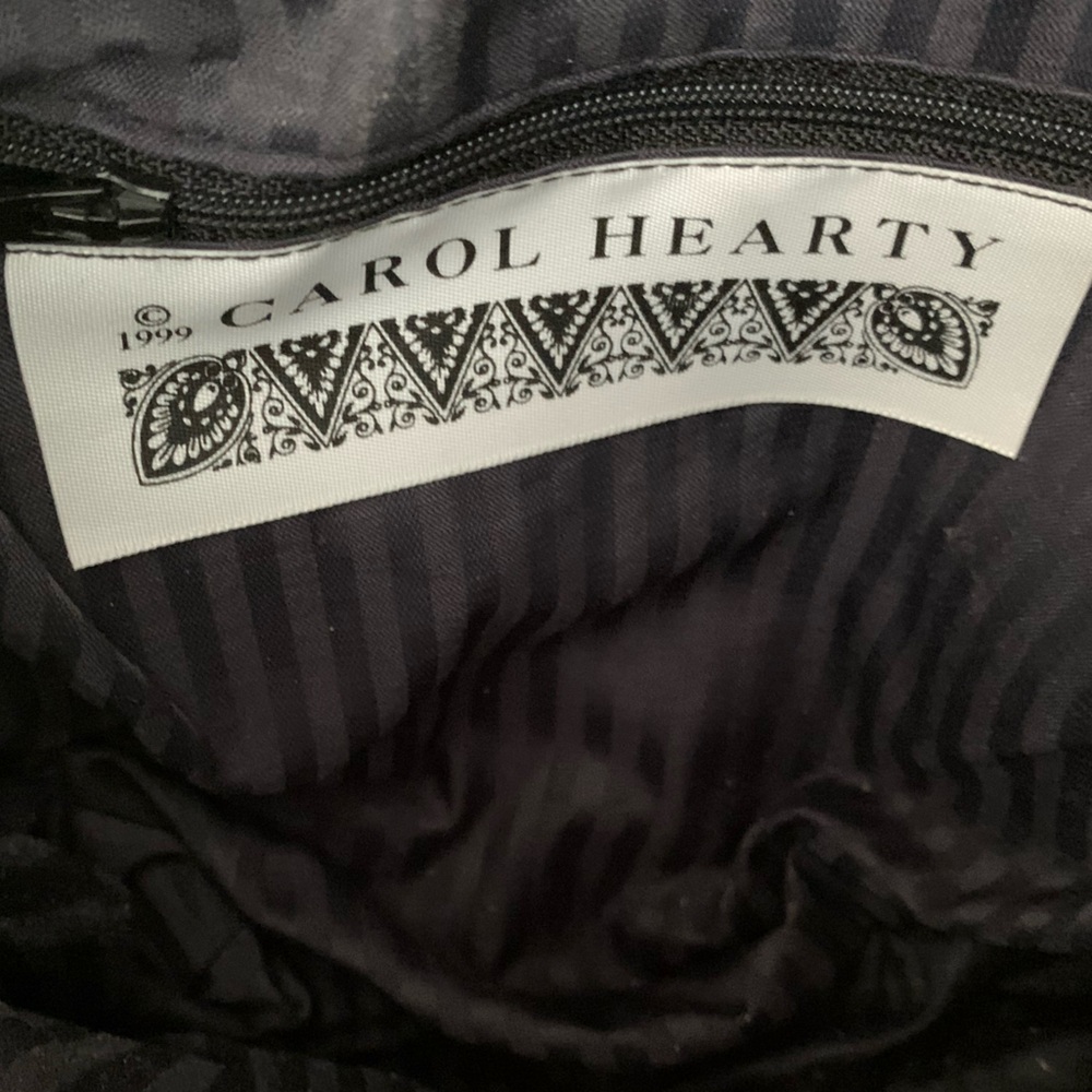 Vintage Carol Hearty Escargot Leather crossbody bag with intricate detail. - Picture 15 of 15